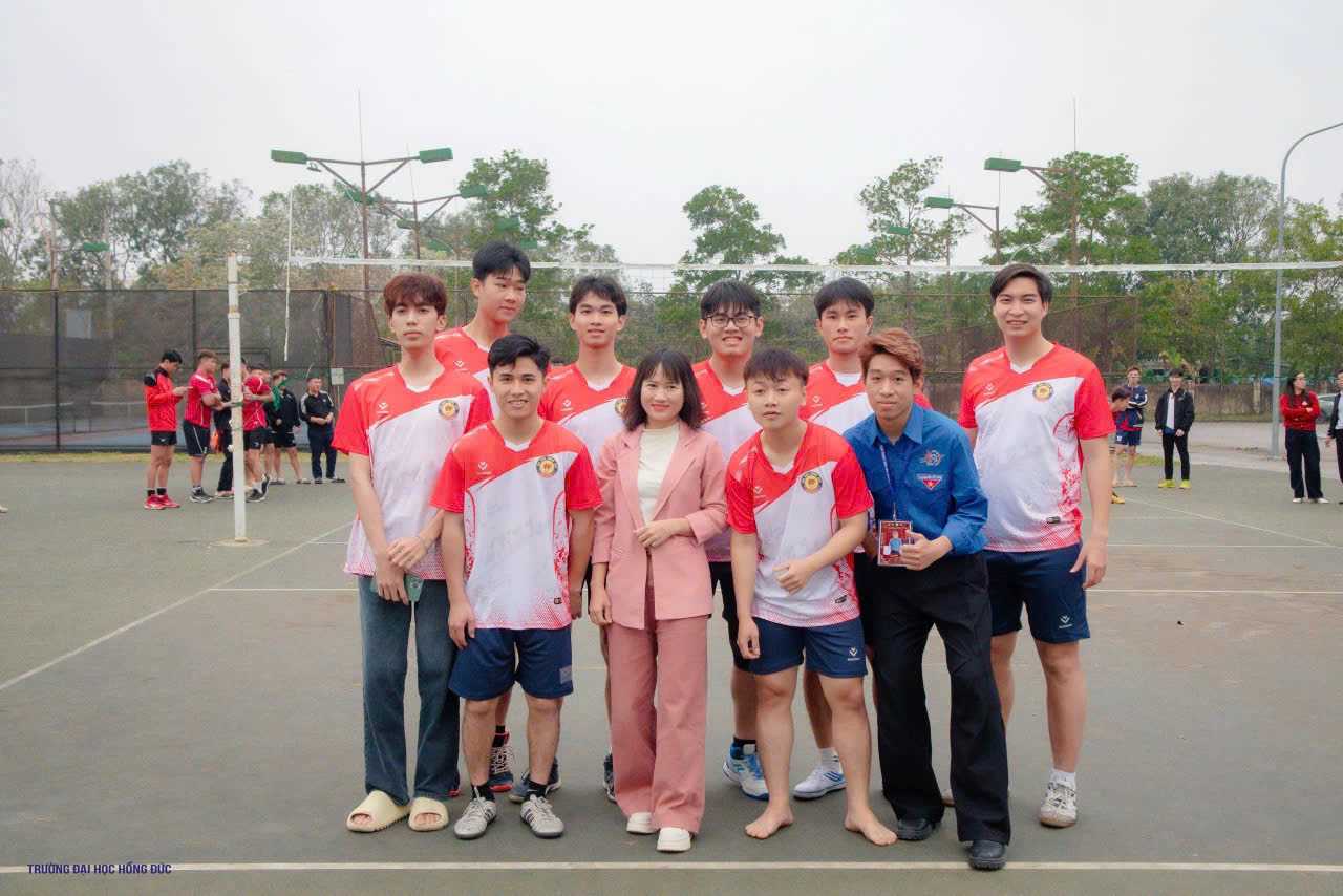 Khoa Ngoại ngữ tham gia thi đấu và cổ vũ tại Lễ khai mạc Giải Bóng chuyền Sinh viên Trường Đại học Hồng Đức năm học 2025 – 2026